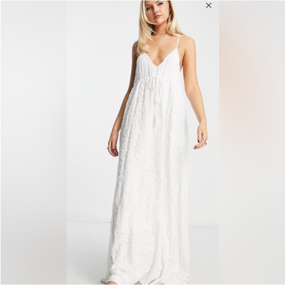 RAGA EGGSHELL White Lace Maxi Dress with V-Neck and Spaghetti Straps